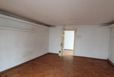 Casă cu 5 camere cu Teren 240 Mp în Nord - 1