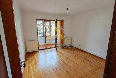 Apartament cu 3 camere decomandat în Orașul Vechi - 2