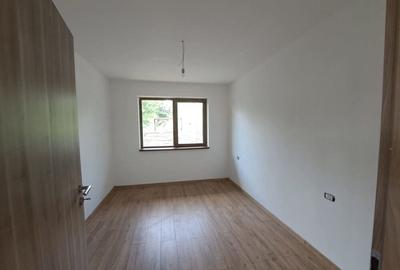 Casă cu 4 camere cu Teren 400 Mp în Parța - 4