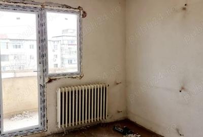 Vand Apartament decomandat 4 camere in Alexandria, pe str. Bucure?ti la intersec?ie cu Str. Ghica - 8