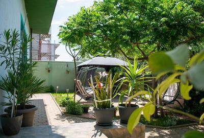 Casă multifuncțională P+1+M - 10 camere, 2 bucătării, living spațios - 4