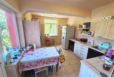 Casă cu 7 camere cu Canalizare în Crângași - 28