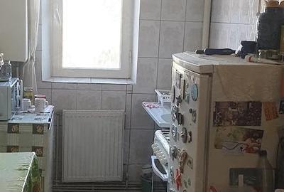 Apartament cu 2 camere semidecomandat în Podu Roș