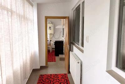 Apartament cu 3 camere semidecomandat, mobilat în Central