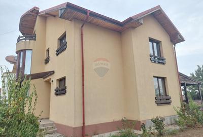 Casă individuală cu 5 camere cu Canalizare în Domnești