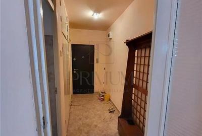 Garsonieră decomandată în Lipovei