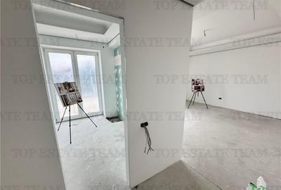 Casă cu 8 camere cu Canalizare în Central