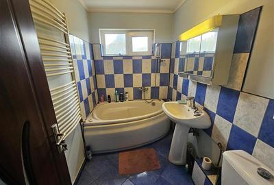 Apartament cu 2 camere semidecomandat, mobilat în Micro I - 8