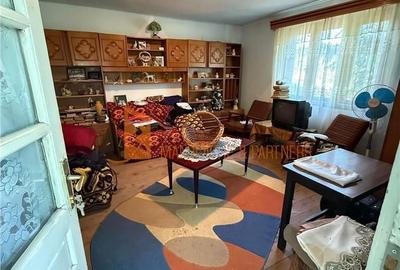 Casă cu 3 camere decomandat în Ciobănoaia