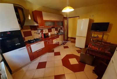 Apartament cu 2 camere decomandat în Micro IV - 2