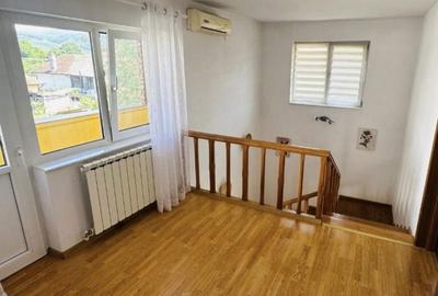 Casă cu 4 camere în Central - 2