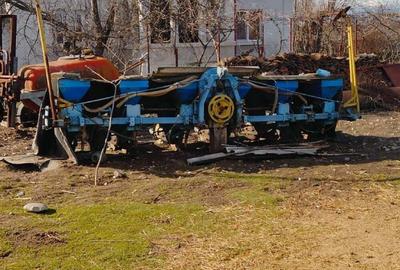 Casă cu 3 camere cu Teren 7170 Mp în Turceni