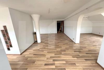 Vila cu demisol si 2 etaje, nefinalizata, pe teren de aproape 3.000 mp - 1