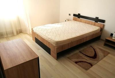 Apartament cu 3 camere decomandat, mobilat în Tractorul - 15