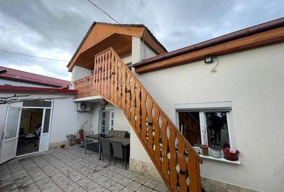 Casă individuală cu 5 camere cu Canalizare în Central - 2