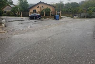 Teren 1055 mp,situat la 5 minute de Parc Comana,intre case - 3