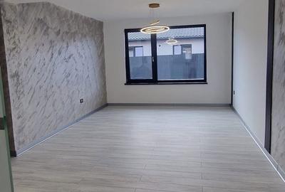 Casă cu 4 camere în Central - 1