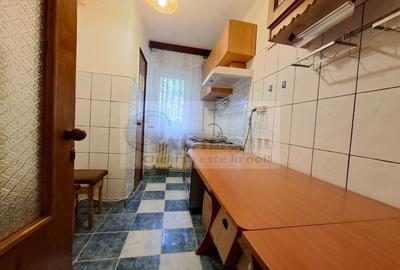 Liber de vanzare apartament 3 camere Baza 3, etaj intermediar - 4