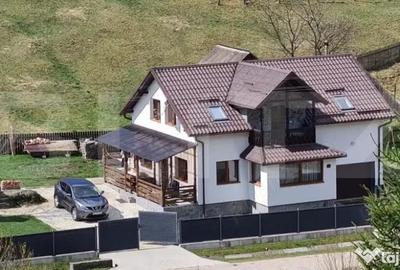 Casă cu 4 camere cu Teren 645 Mp în Central - 2
