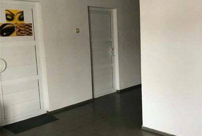 Spațiu comercial, de 90 mp, în Central - 1