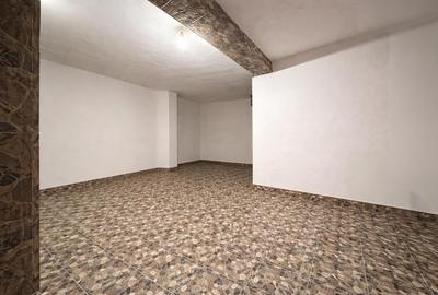 Casă cu 7 camere cu Teren 197 Mp în Antiaeriană - 1