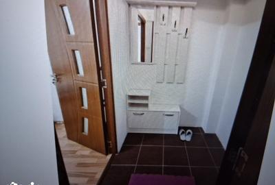 Garsonieră decomandată în Titan