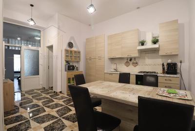 Apartament ultracentral, Piata Unirii, comision 0%, cladire monument istoric. - 2