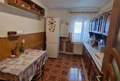 Apartament cu 3 camere decomandat în Central - 2