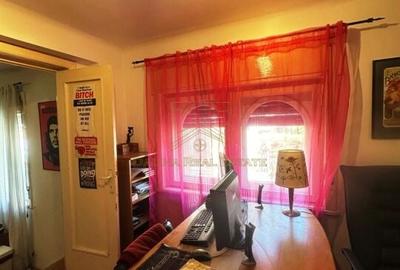 Vanzare - 3 camere  Str. Pasului - colt cu Armeneasca - 14