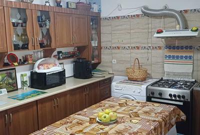 Casă cu 4 camere cu Teren 500 Mp în Galata - 2