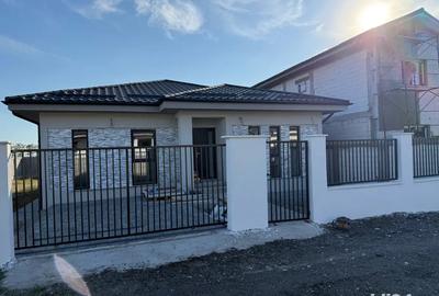 Casă cu 4 camere în Central