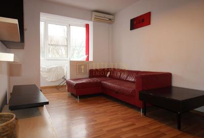 Apartament cu 3 camere semidecomandat în Torontalului