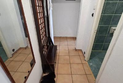 Apartament cu 3 camere semidecomandat în Central - 1