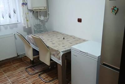 Apartament cu 3 camere decomandat în Micro 4