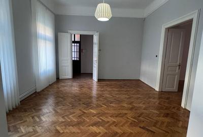 Spațiu comercial, de 100 mp, în Central - 8