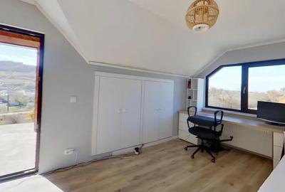 Casă cu 5 camere cu Teren 1532 Mp în Central