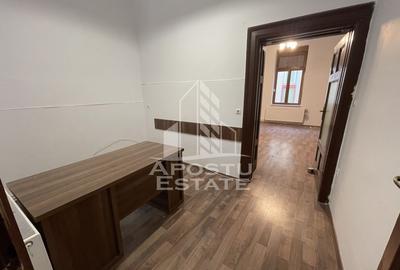 Spațiu comercial, de 47 mp, în P-ța Unirii - 6