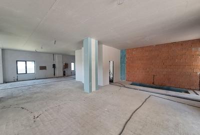 Spațiu comercial, de 563 mp, în Central - 10