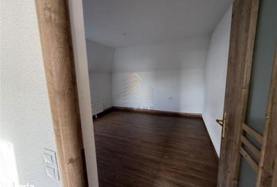 Casă cu 4 camere cu Teren 500 Mp în Independenței - 2