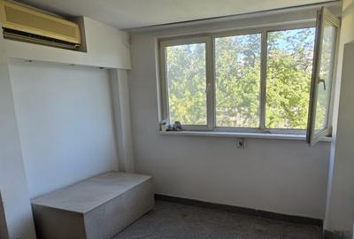Apartament cu 4 camere semidecomandat în Drumul Taberei