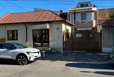 Spațiu comercial, de 205 mp, în Central - 8