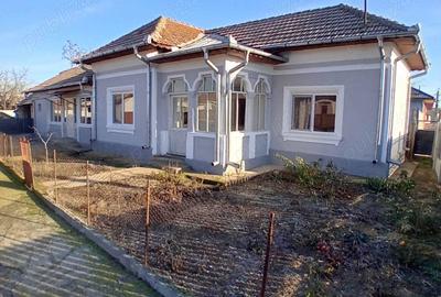 Casă cu 4 camere în Mârzănești - 1