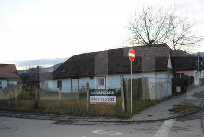 Teren intravilan, de vanzare, 680 mp cu casa demolabila, z - 3