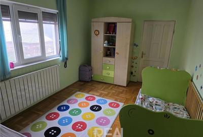 Casă cu 6 camere cu Canalizare în Progresul