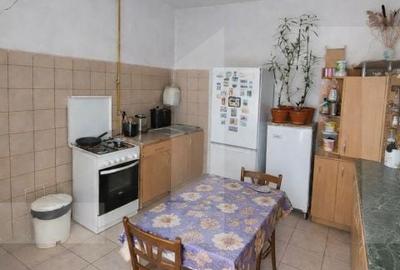 Casă cu 3 camere semidecomandat cu Teren 547 Mp în Grădiște - 4