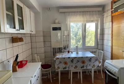 Vand apartament , 4 camere , decomandat , etaj 3 , stadion - 9