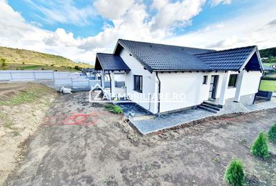 Casă la cheie  pe 1 nivel  4 cam. 2 bai ,650 mp. teren - 7