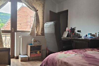 Apartament cu trei camere in vila ,et 1 - 1