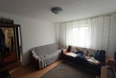 Apartament de 2 camere ( Izolat interior-exterior )-Piata Resita