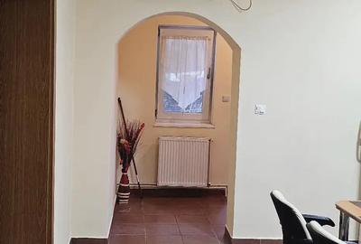 Inchiriez apart cu 2camere - 4